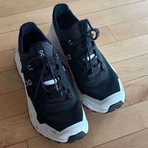 On Running Women’s Black and White Athletic Shoes
